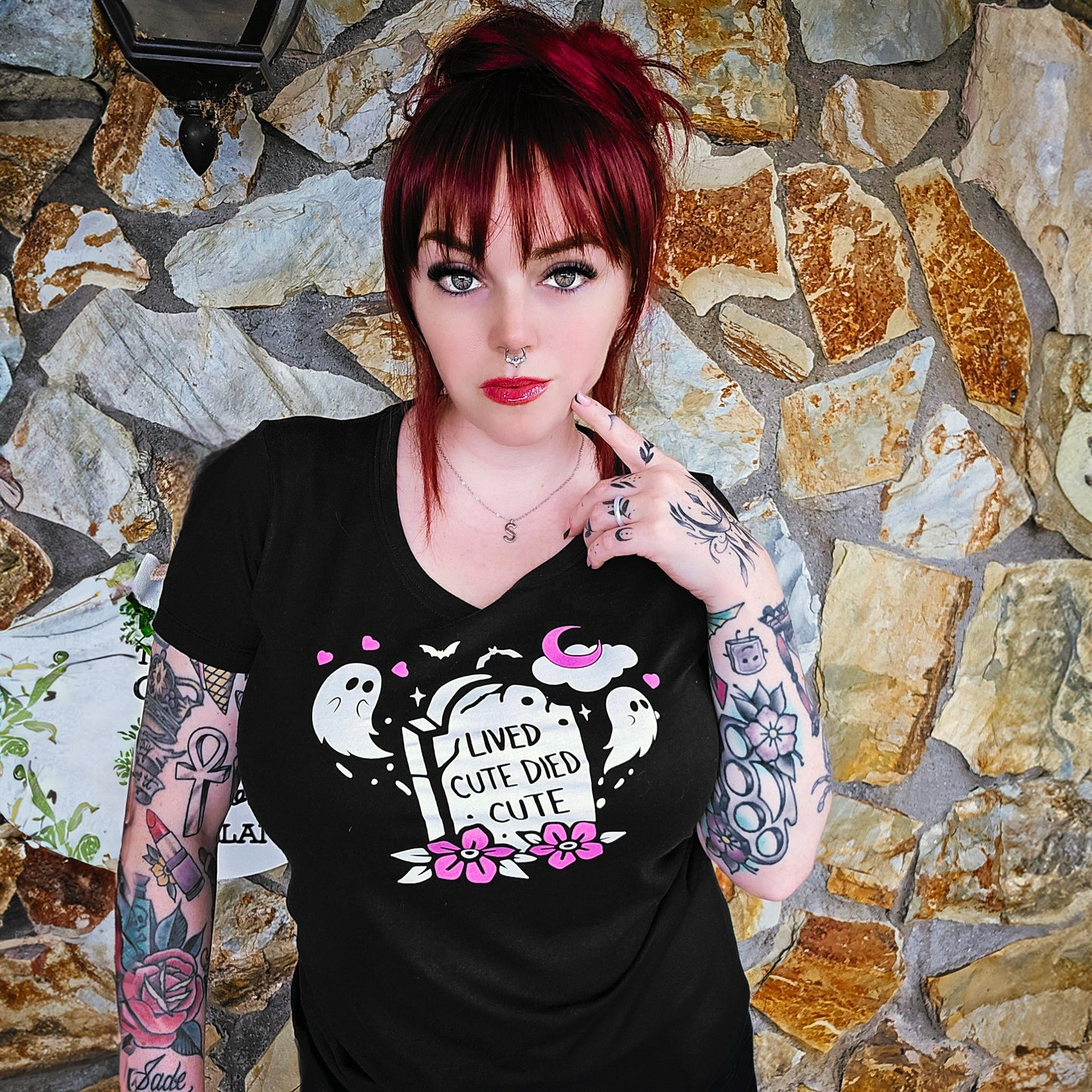 Lived Cute Died Cute - Camiseta gráfica para mujer